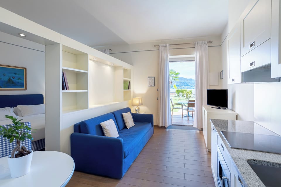 Superior Studio, 1 Queen Bed, Terrace, Lake View | Private kitchen | Full-size fridge, microwave, oven, stovetop