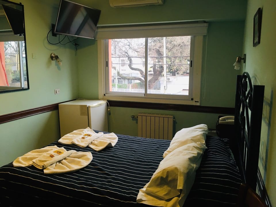 Classic Room, 1 Queen Bed, City View | Select Comfort beds, in-room safe, individually decorated