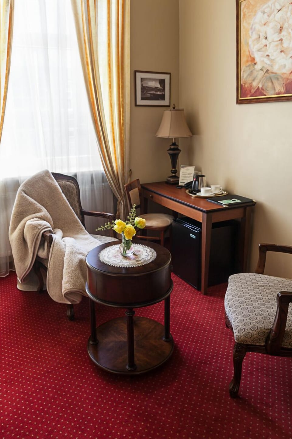 Deluxe Double Room, 1 Queen Bed, City View | Living area | 40-inch Smart TV with cable channels, TV