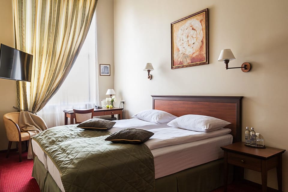 Classic Twin Room, City View | In-room safe, desk, blackout drapes, iron/ironing board
