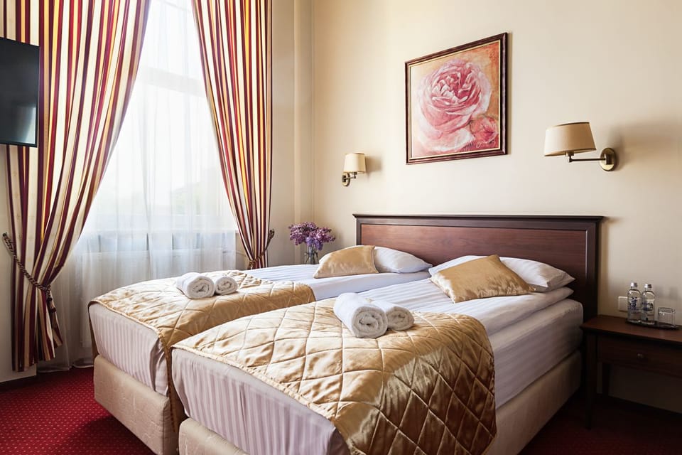 Classic Twin Room, City View | In-room safe, desk, blackout drapes, iron/ironing board