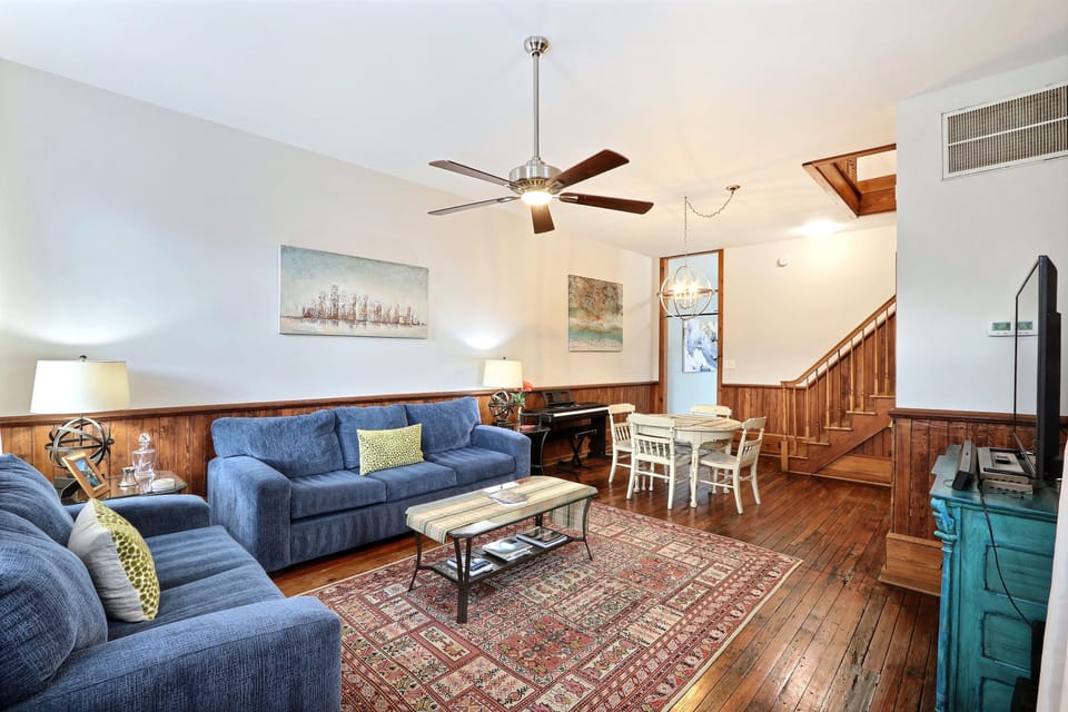 Apartment | Living area | Flat-screen TV