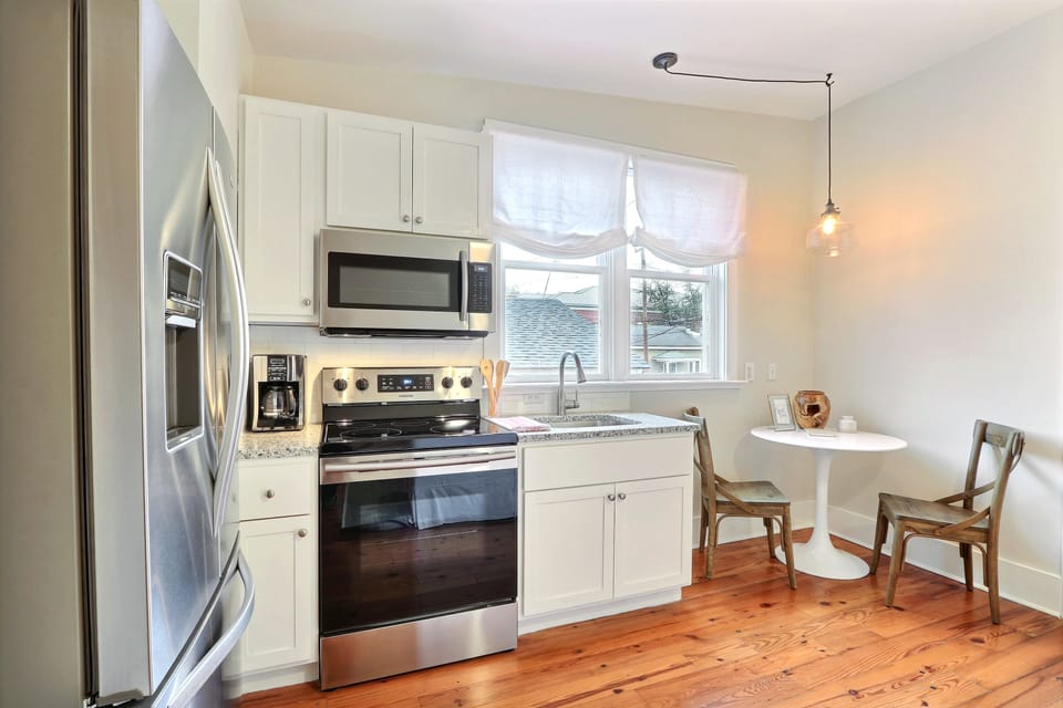 Standard Apartment, Multiple Beds | Private kitchen | Full-size fridge, microwave, oven, dishwasher