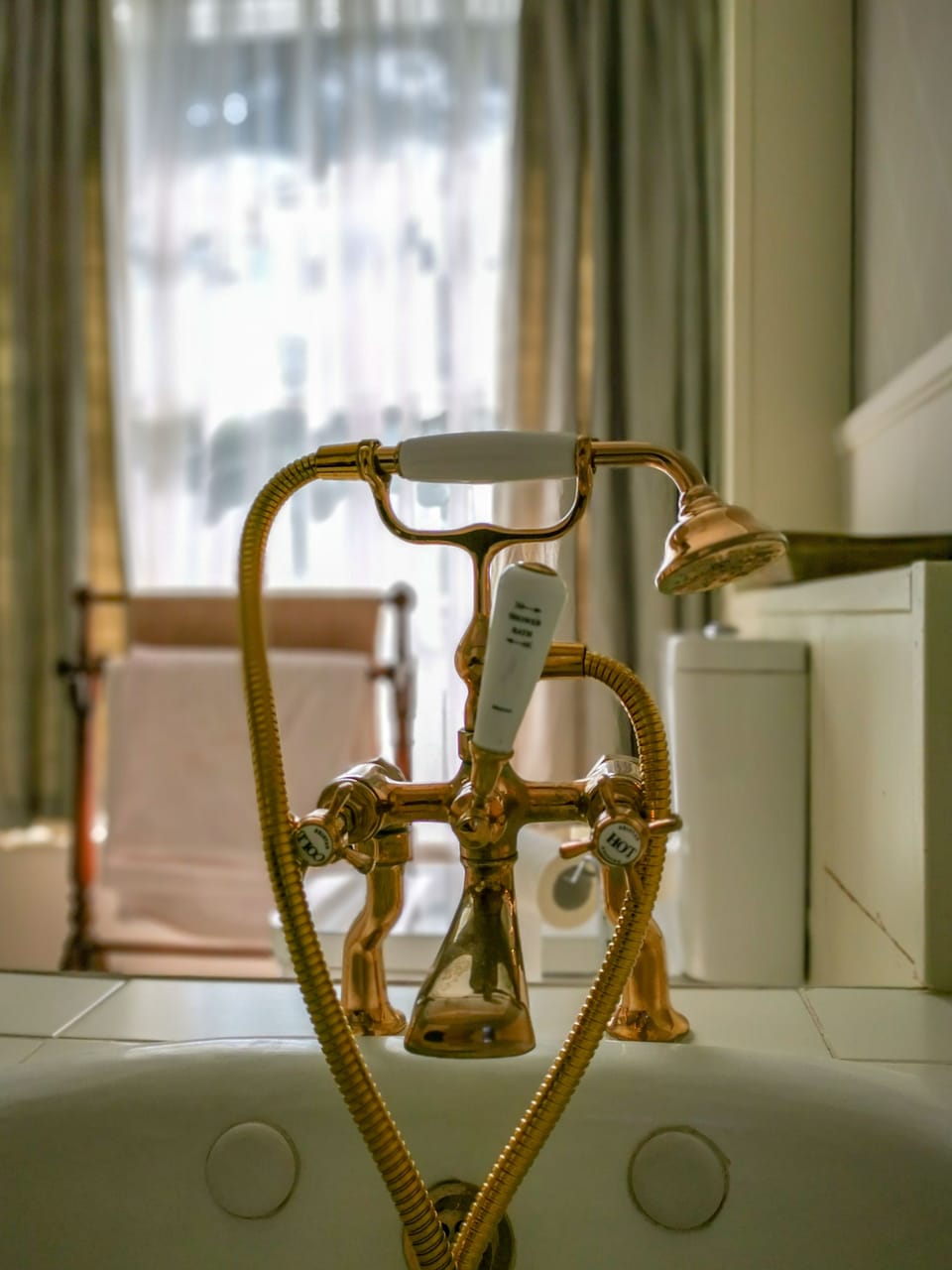 Luxury Room, 1 King Bed (Phantom) | Bathroom | Free toiletries, towels