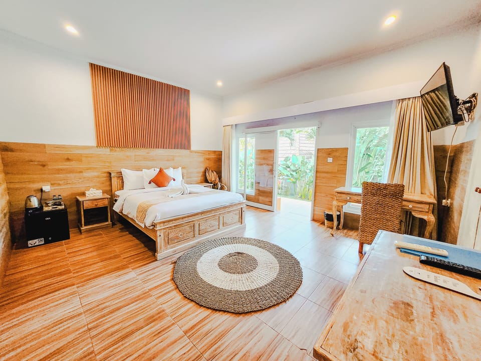 Family Room | In-room safe, desk, WiFi (free), bed sheets