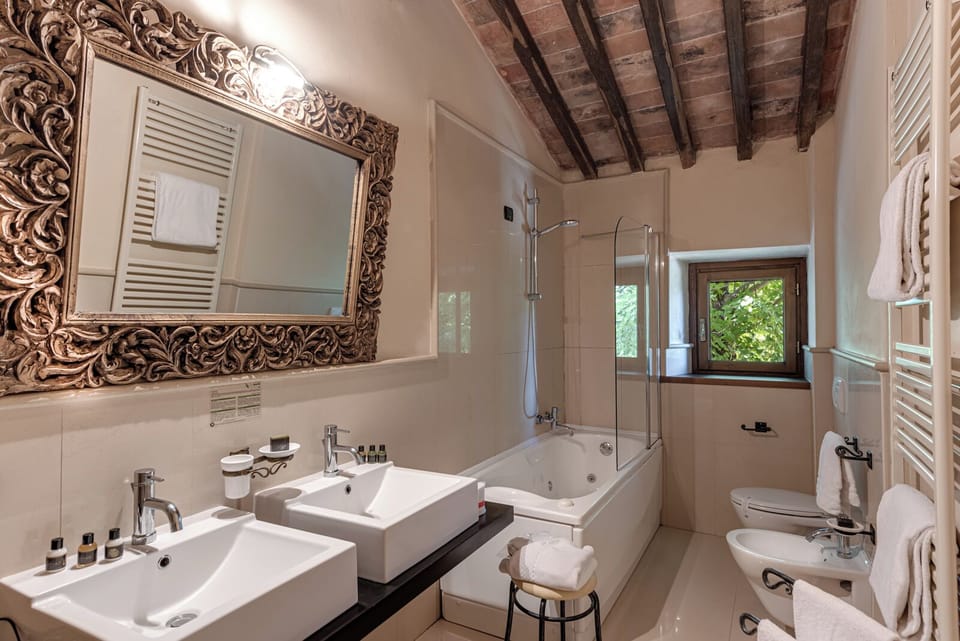 Superior Triple Room (SPA Access Included) | Bathroom | Shower, free toiletries, hair dryer, bidet