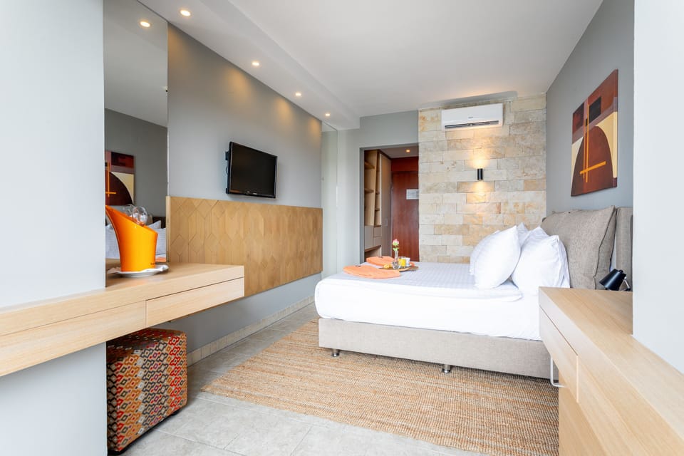 Superior Room - Partial Sea View | Premium bedding, Select Comfort beds, minibar, in-room safe