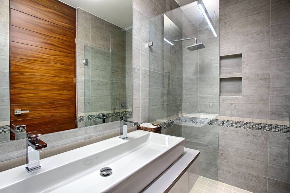 Rain shower head