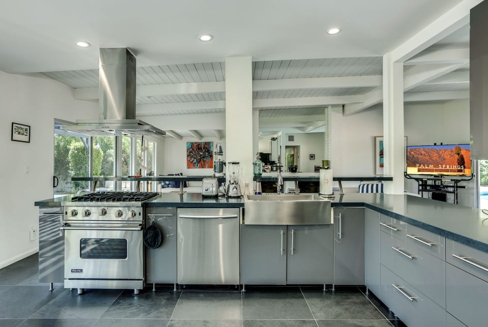 Full Kitchen 