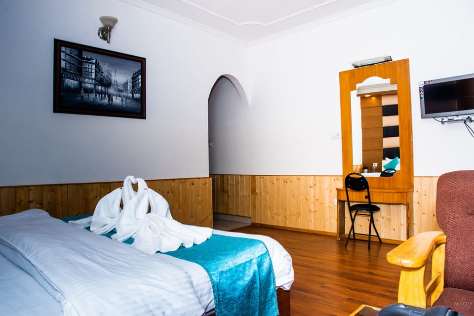 Executive Room, 1 Queen Bed | Egyptian cotton sheets, premium bedding, soundproofing