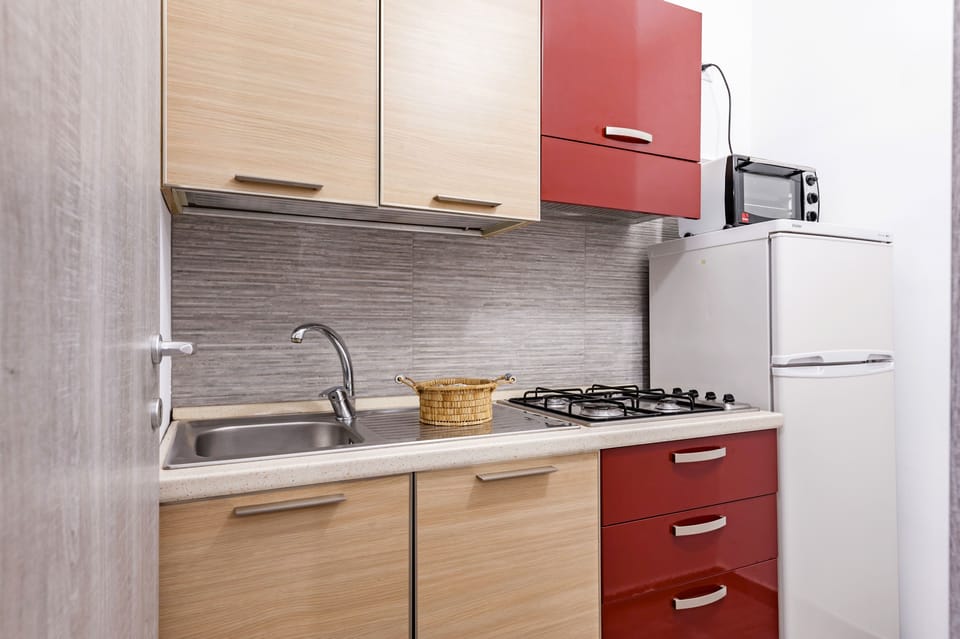 Classic Apartment, 1 Bedroom (4) | Private kitchen | Fridge, oven, stovetop, electric kettle
