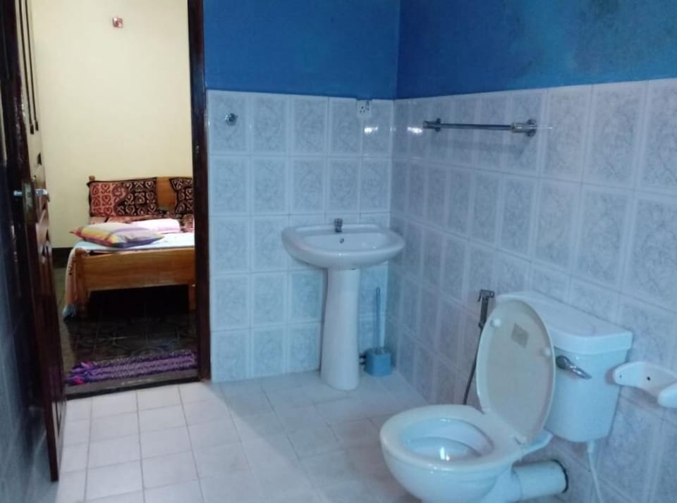 Basic Room, 2 Double Beds | Bathroom | Shower