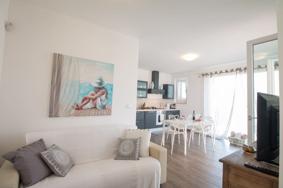 Villa, 3 Bedrooms | Living room | 32-inch TV with digital channels