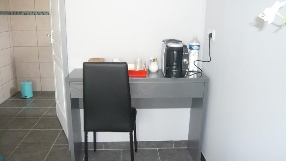 Espresso maker, coffee/tea maker, fridge, electric kettle