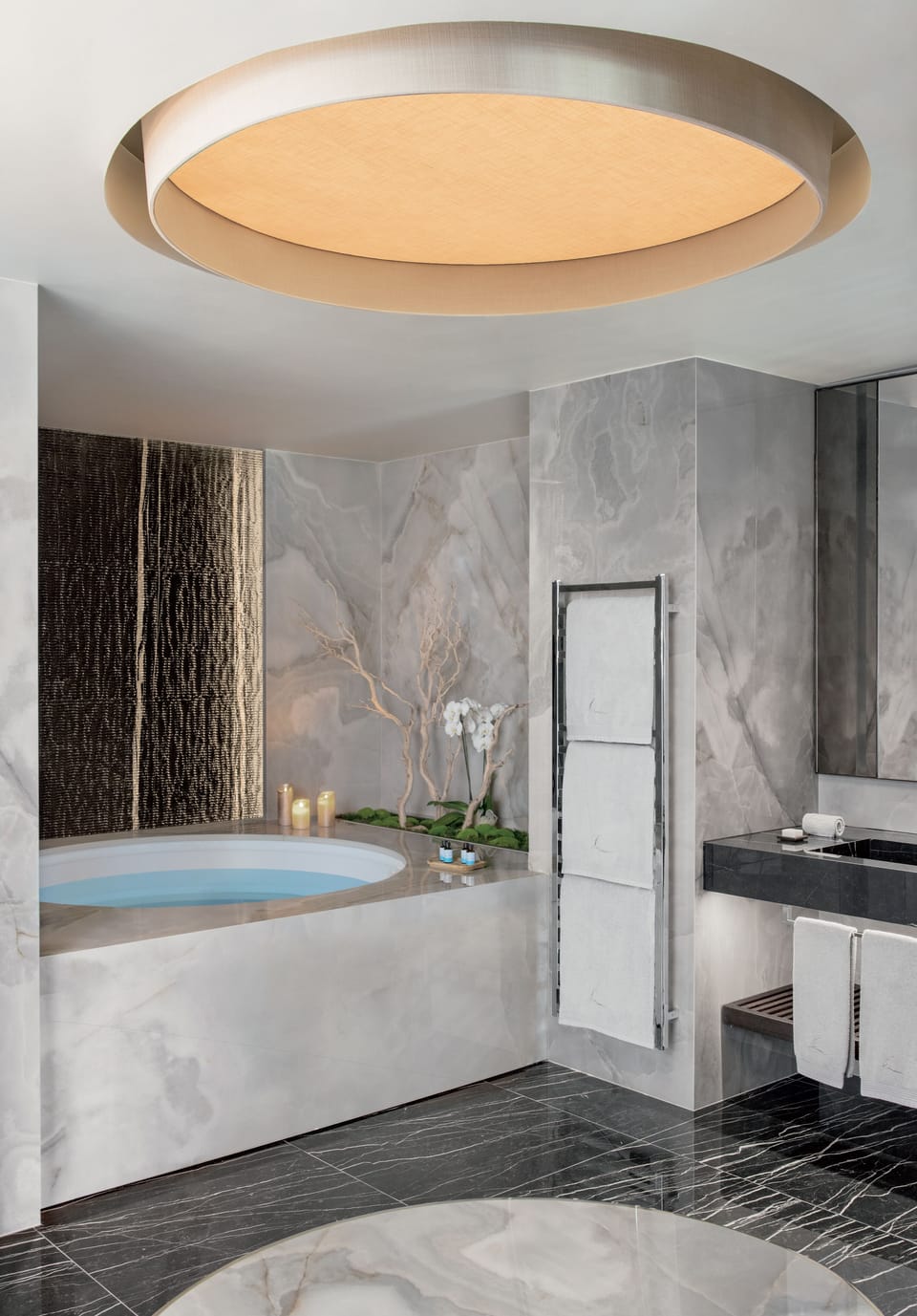 Luxury Apartment, 3 Bedrooms | Bathroom | Free toiletries, hair dryer, bathrobes, slippers