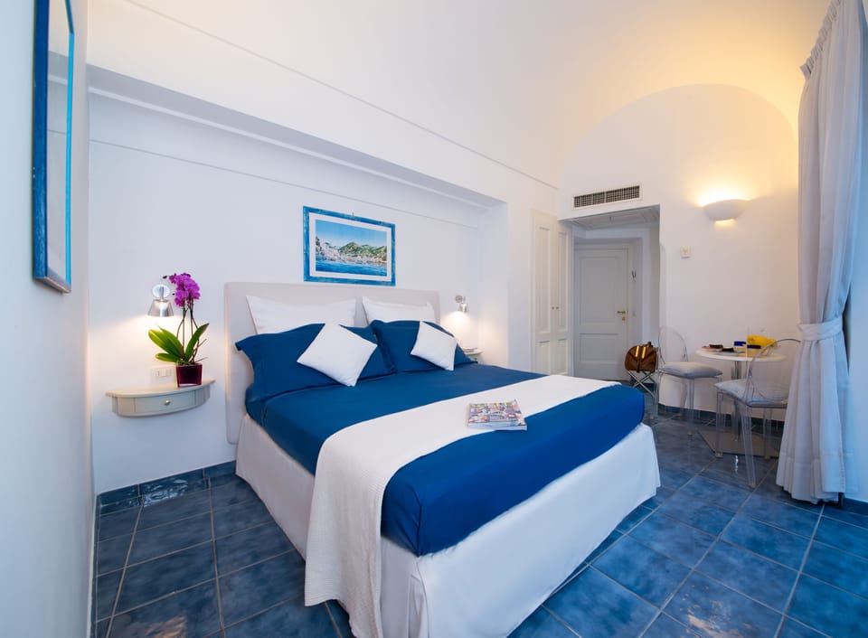Standard Room, City View | Minibar, in-room safe, desk, blackout drapes