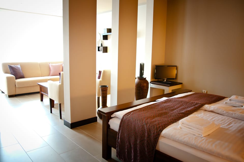 Superior Apartment | In-room safe, free cribs/infant beds, free WiFi, bed sheets