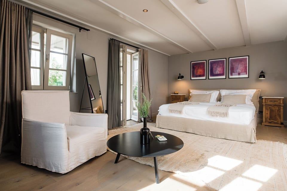 Deluxe Double Room, 1 King Bed | Premium bedding, pillowtop beds, minibar, in-room safe