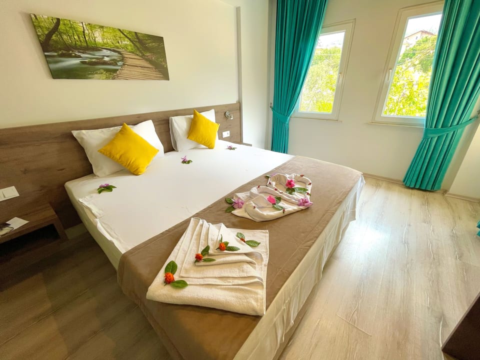 Standard Double Room | 1 bedroom, iron/ironing board, free WiFi, bed sheets