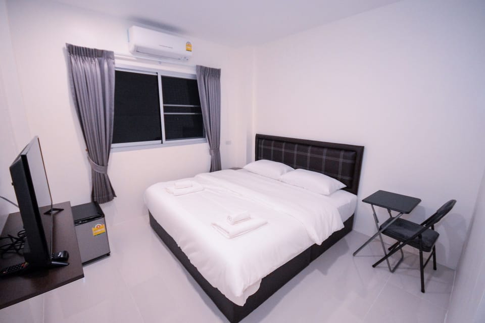 Standard Double Room | Desk, free WiFi