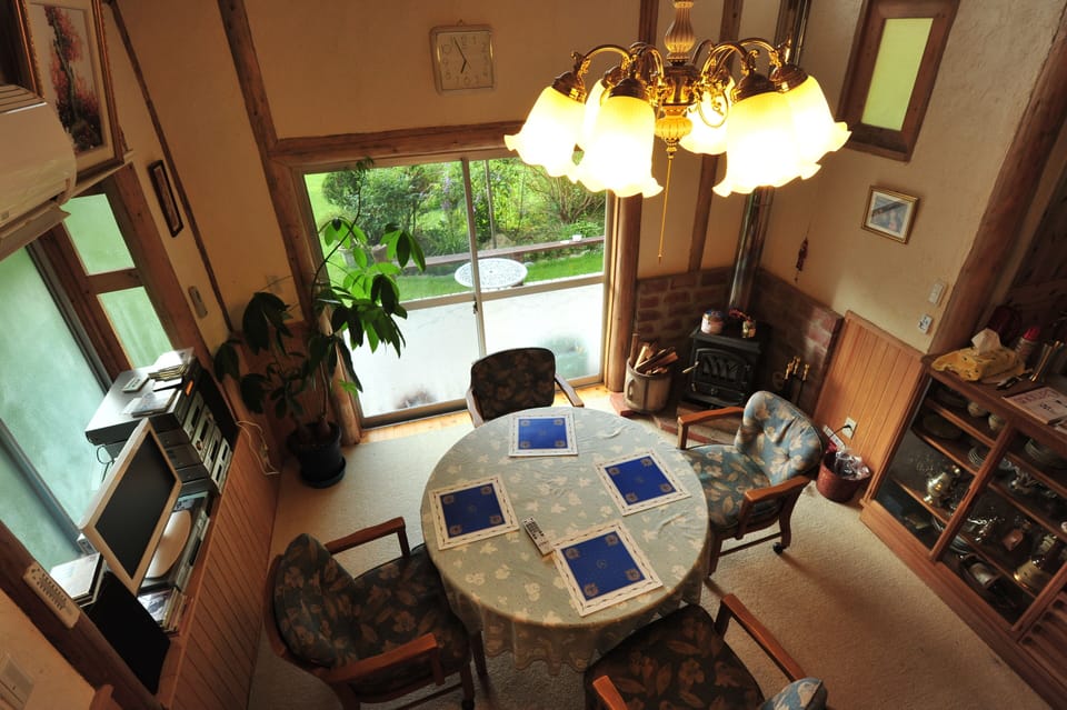 Log guest house with wide lawn garden