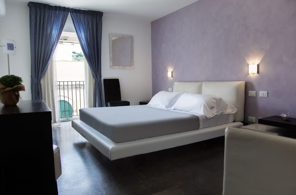 Family Room | Premium bedding, minibar, free WiFi, bed sheets
