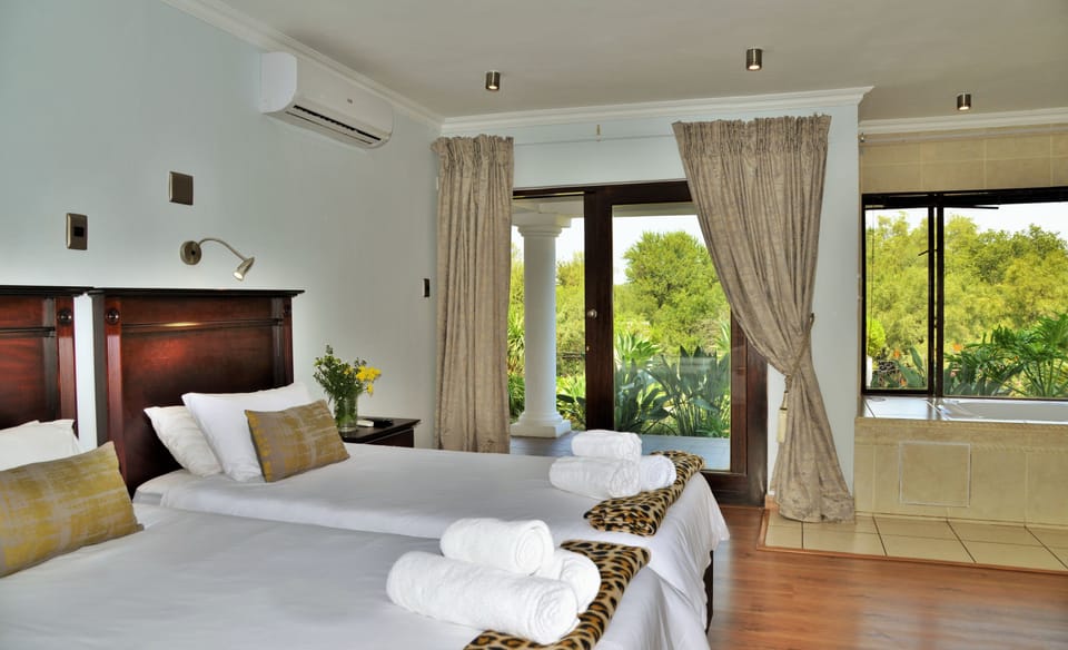 Premium bedding, minibar, desk, soundproofing