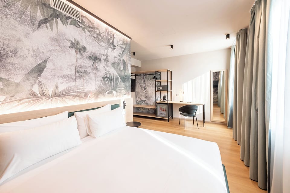 Comfort Double or Twin Room | Hypo-allergenic bedding, down comforters, minibar, in-room safe