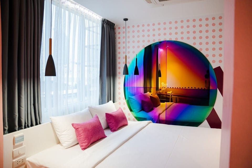 Executive Suite | In-room safe, individually decorated, free WiFi, bed sheets