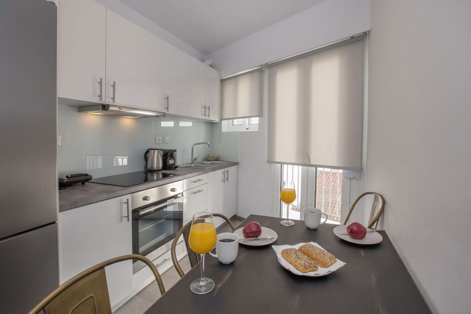 Family Apartment, 3 Bedrooms, 2 Bathrooms | Private kitchen | Fridge, oven, stovetop, coffee/tea maker
