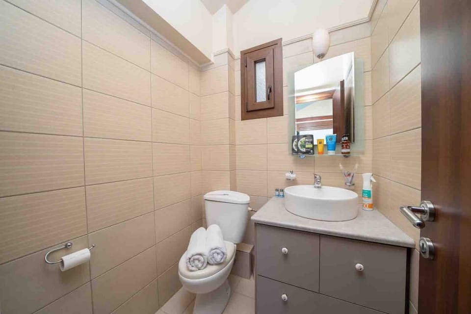 1st floor bedroom with shared bathroom and balcony