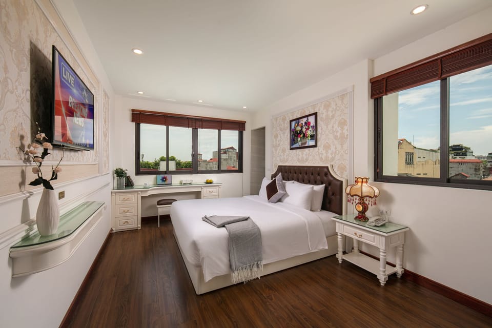 Executive Double Room, 1 King Bed, City View | Down comforters, minibar, in-room safe, desk