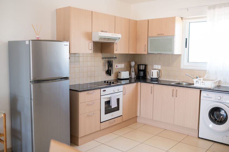 Superior Apartment, 2 Bedrooms, Pool View | Private kitchen | Full-size fridge, microwave, oven, stovetop