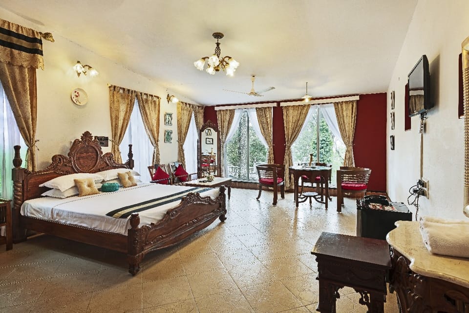 Victorian Suite | Desk, soundproofing, bed sheets