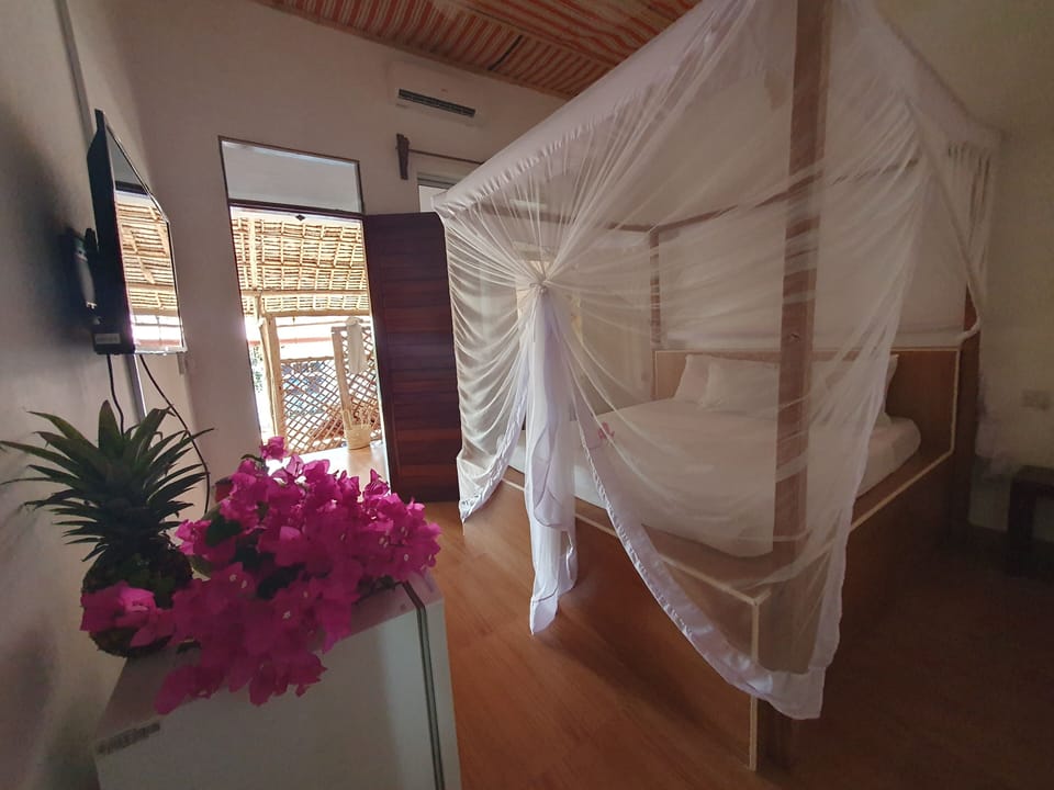 Deluxe Double Room, 1 Double Bed | In-room safe, individually furnished, desk, laptop workspace
