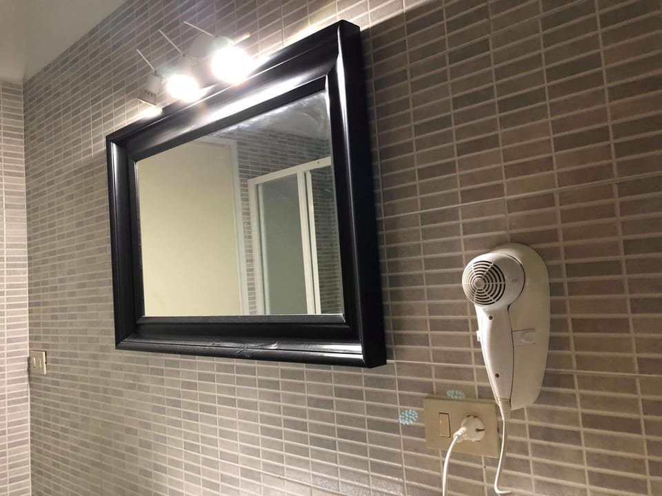 Triple Room, Garden View | Bathroom | Shower, rainfall showerhead, free toiletries, hair dryer