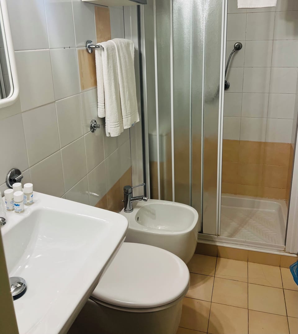 Quadruple Room | Bathroom | Shower, rainfall showerhead, free toiletries, hair dryer