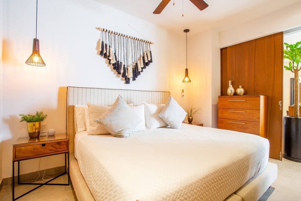 King size bed in the bedroom
