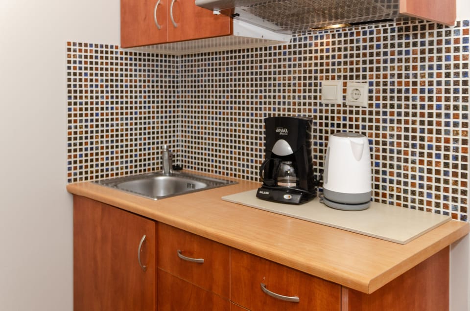 Superior Double or Twin Room, 2 Twin Beds, Non Smoking, Sea View | Premium bedding, minibar, in-room safe, blackout drapes