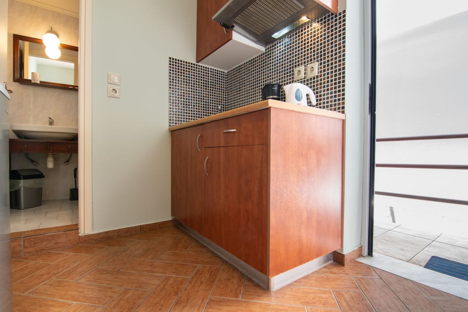 Superior Double or Twin Room, 2 Twin Beds, Non Smoking, Sea View | Private kitchen | Fridge, coffee/tea maker