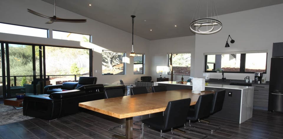 Welcoming open floor plan and natural lighting.

