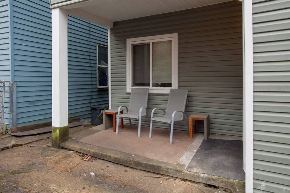 Relaxing rear patio space, overlooking a nice landscaped garden