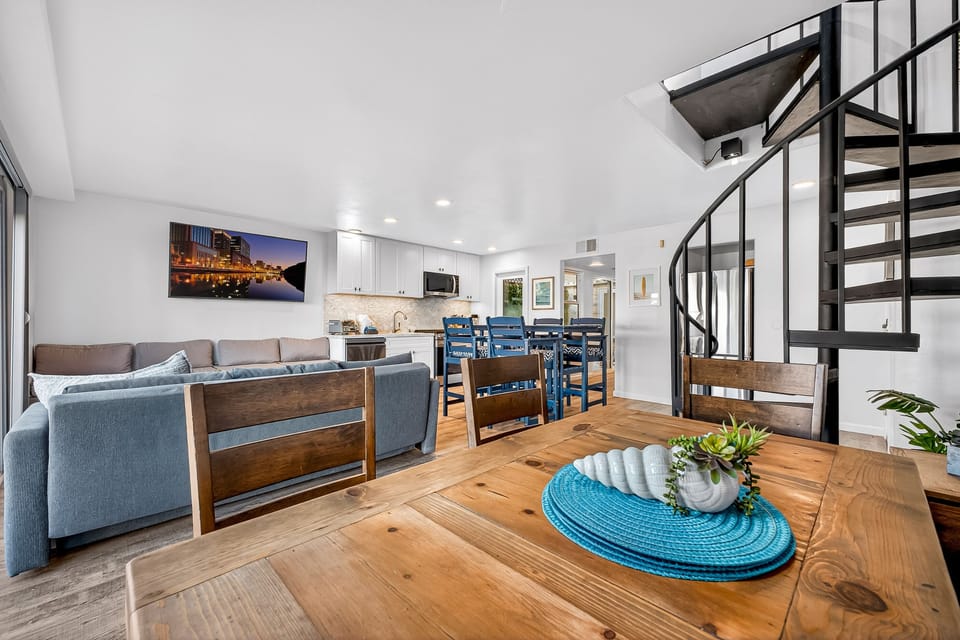Spacious open-concept living, dining, and kitchen area, perfect for family meals, entertaining, and staying connected while enjoying a beachside vacation.