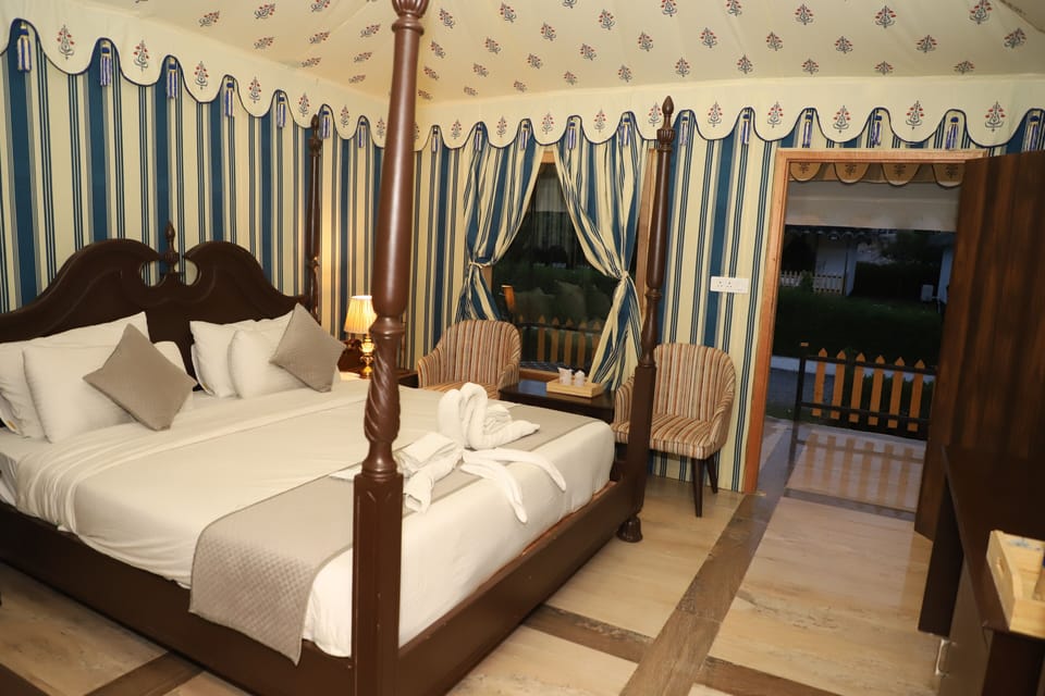 Deluxe Tent | In-room safe, desk, soundproofing, WiFi (free)