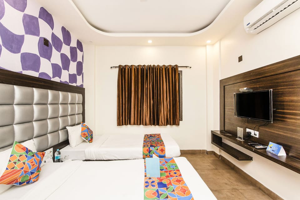 Premium Room, 1 King Bed | Premium bedding, desk, free WiFi, bed sheets