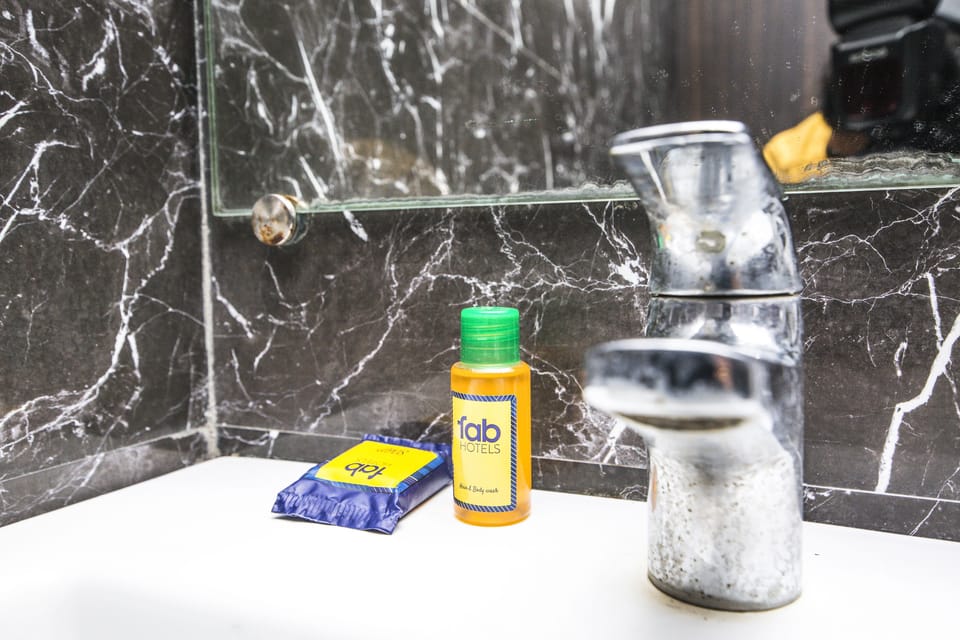 Premium Room, 1 King Bed | Bathroom | Shower, free toiletries, towels