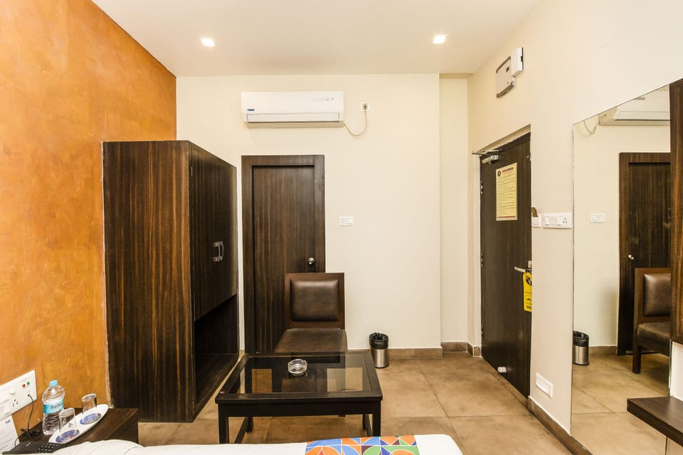 Premium Room, 1 King Bed | Premium bedding, desk, free WiFi, bed sheets