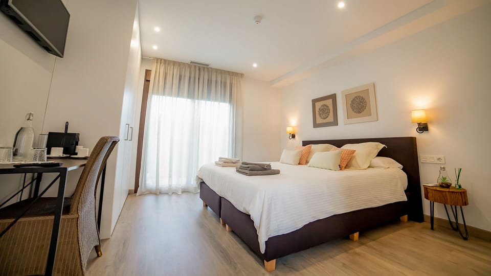 Standard Double Room (Albarino) | Minibar, in-room safe, individually decorated, individually furnished
