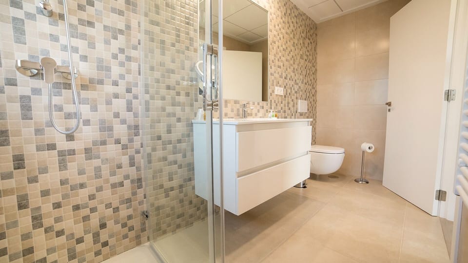 Standard Double Room (Cabernet) | Bathroom | Free toiletries, hair dryer, bathrobes, bidet