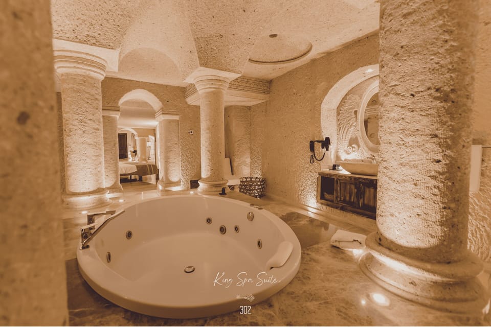 Spa Cave Suite | Bathroom | Free toiletries, hair dryer, bathrobes, slippers